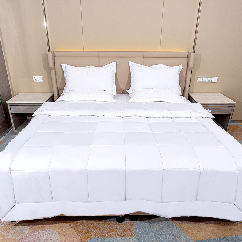 Bavlněný kryt lehký polyester přikrývka ， ultra měkká přikrývka vložka pro teplé počasí ， GRS Recyklovaná mikrovlákna prodyšná deka postele